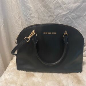 MICHAEL MICHAEL KORS EMMY BLACK LG DOME SATCHEL LEATHER